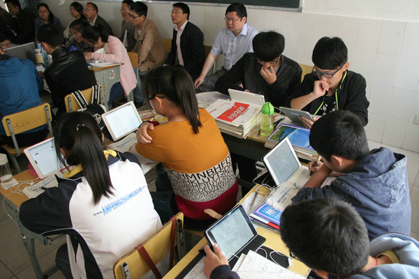 图十四：学生依托“微课”进行在线自学、研讨、解疑