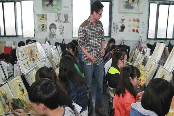 图十九：美术特长班专业课学习